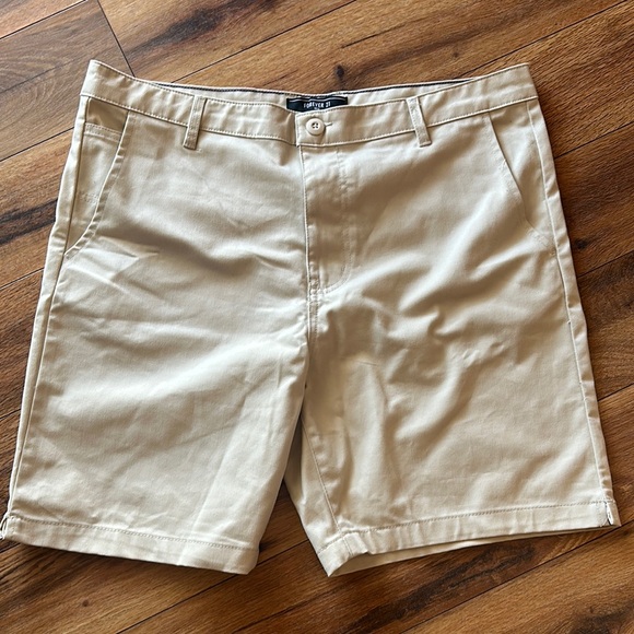 Forever 21 Other - Forever 21 Men's Tan Shorts NWT & NWOT